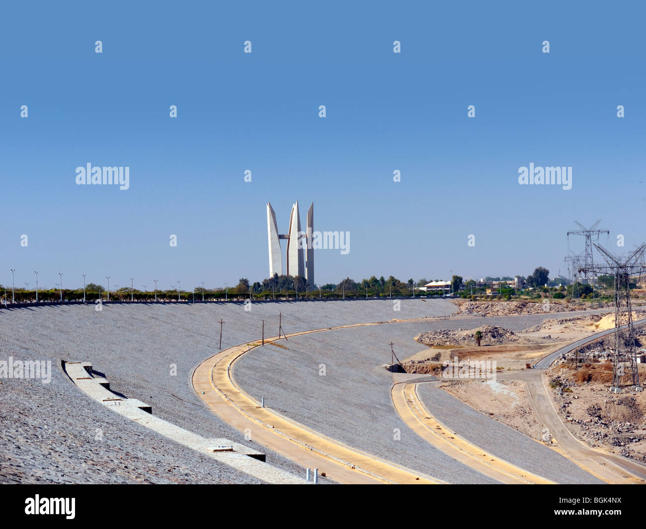 Diga di Assuan ad Aswan in Egitto meridionale che ha intrappolato tutti i coccodrilli del Nilo Rive nel lago Nasser. Foto Stock