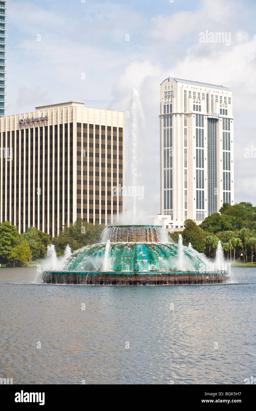 Orlando, FL - Agosto 2008 - Orlando Centennial fontana sul Lake Eola in downtown Orlando, Florida Foto Stock