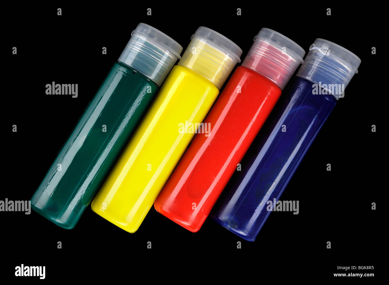 Tubi colorati di vernice faccia isolati su sfondo nero Foto Stock