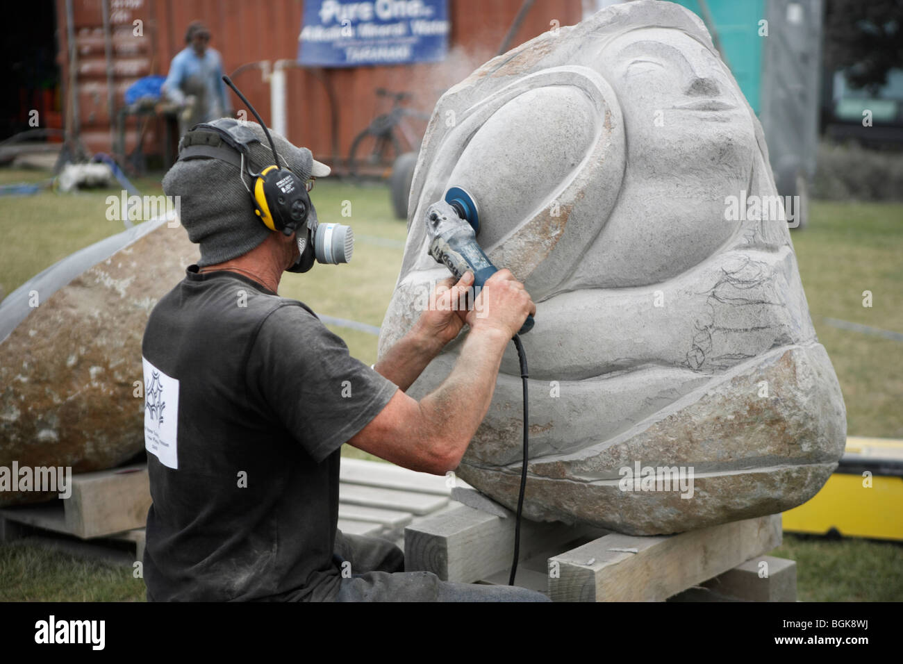 Artista realizza la scultura in pietra di New Plymouth, Nuova Zelanda Foto Stock