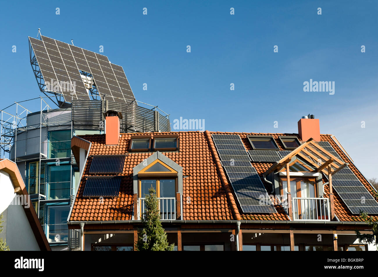 Con tetto solare, ecologico quartiere Vauban a Friburgo, Baden-Wuerttemberg, Germania, Europa Foto Stock