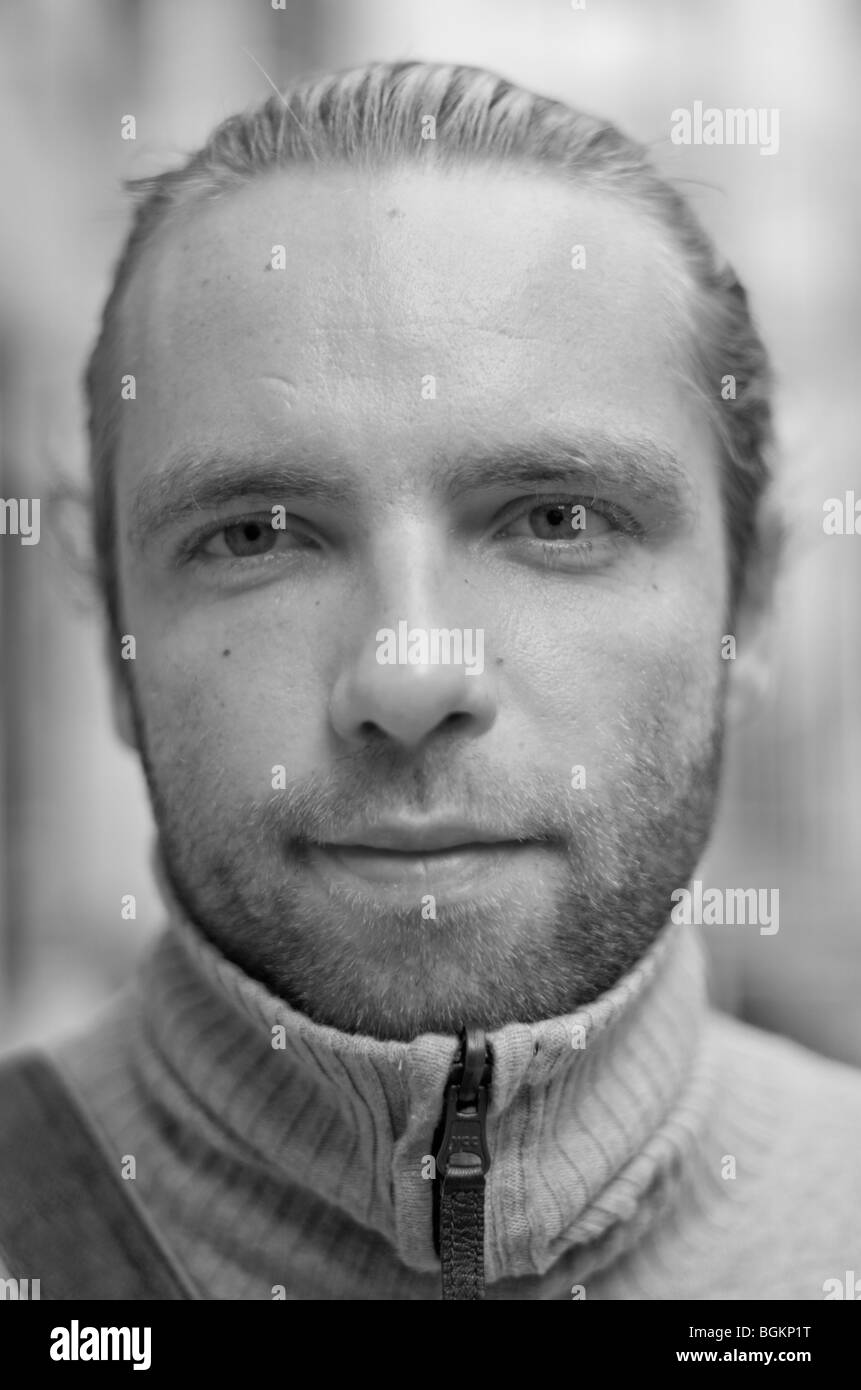Facce di Londra- giovane uomo scandinavo fotografato in St James's London REGNO UNITO Foto Stock
