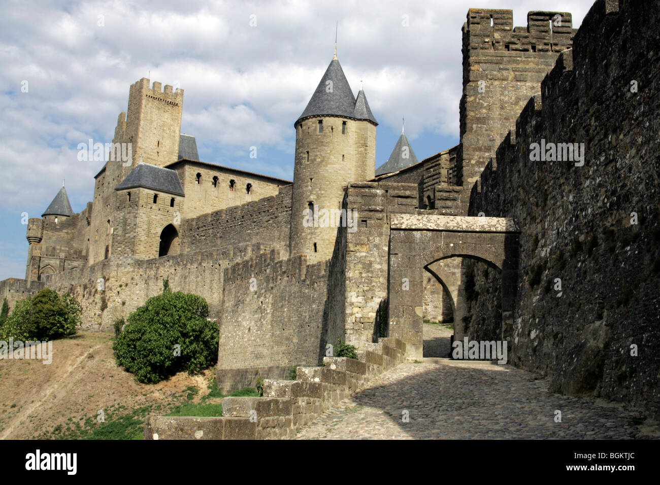 Mura medievali della città fortezza di Carcassonne Aude Francia Foto Stock