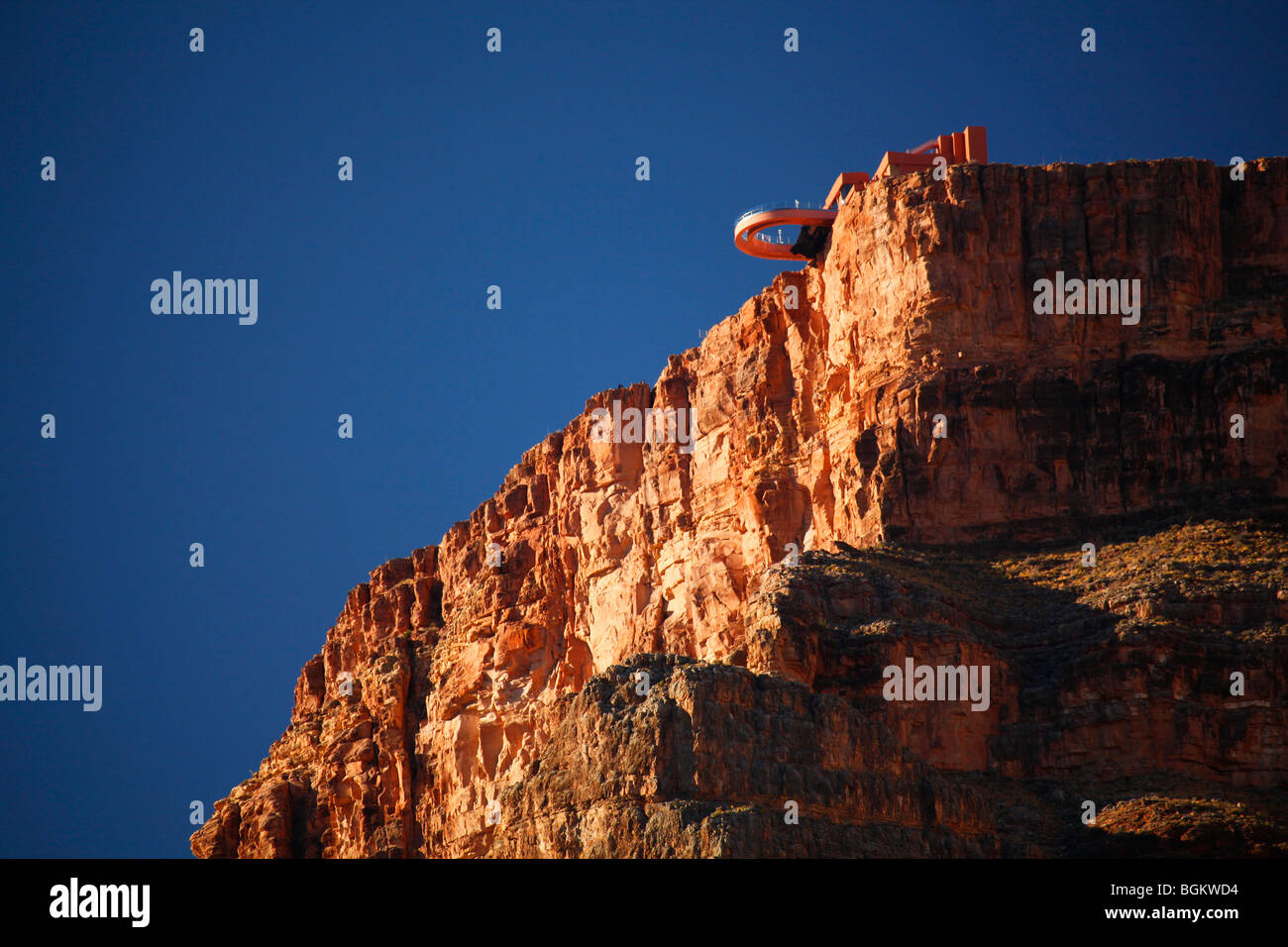 Hualapai Skywalk visto dal fiume Colorado al Grand Canyon West, il Parco Nazionale del Grand Canyon, Arizona Foto Stock