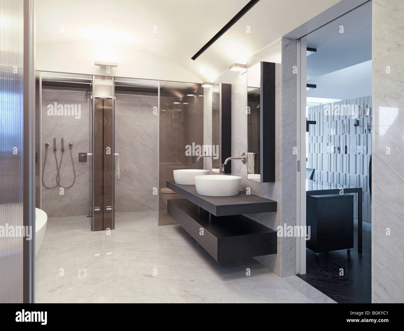 Pavimento in marmo e il bagno moderno Foto Stock