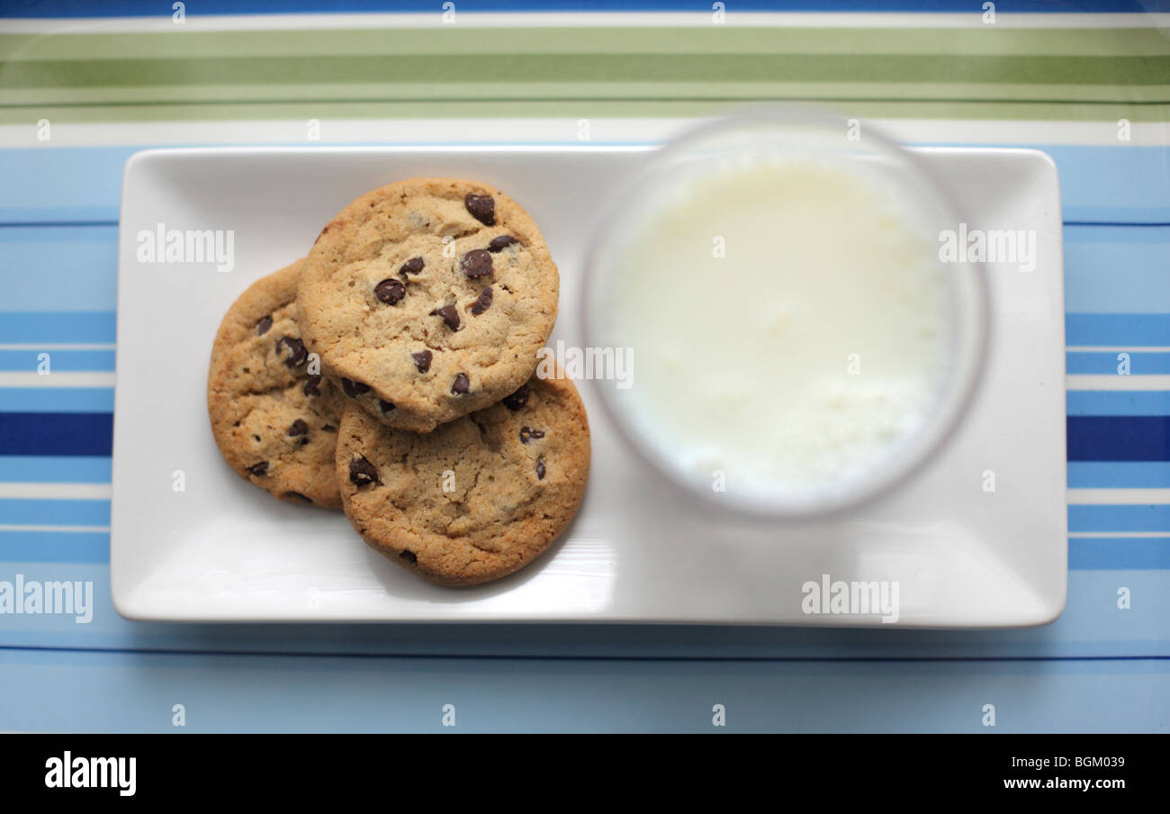 Latte e biscotti Foto Stock