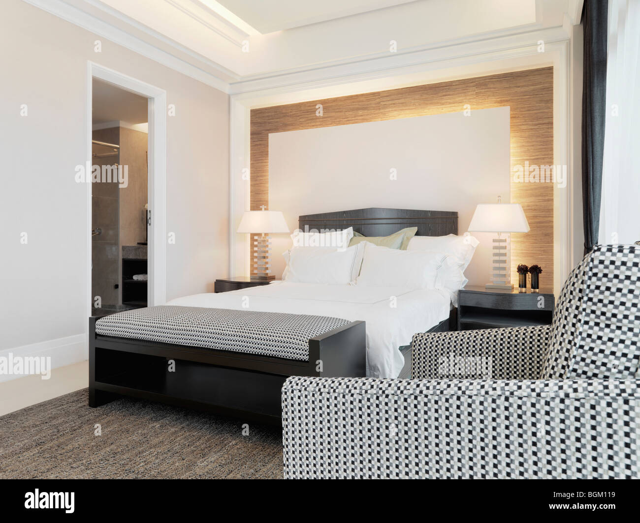 In bianco e nero di mobili in camera da letto moderna Foto Stock