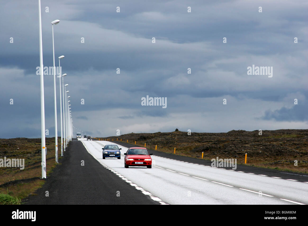 Vetture guida su autostrada, Islanda Foto Stock