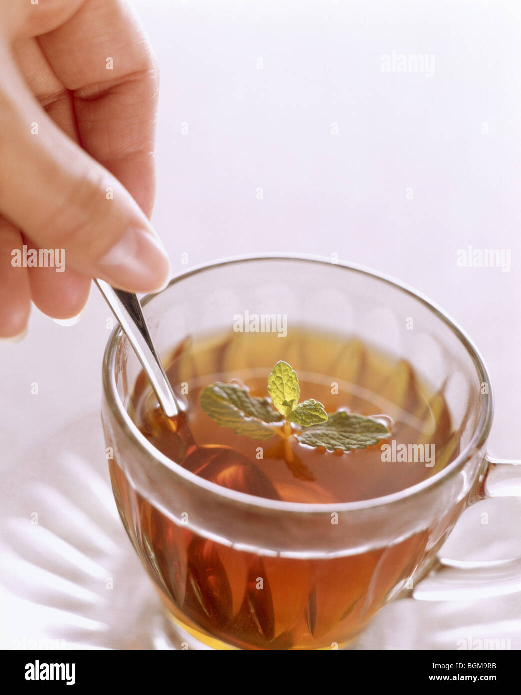 Ice Tea essendo agitata Foto Stock