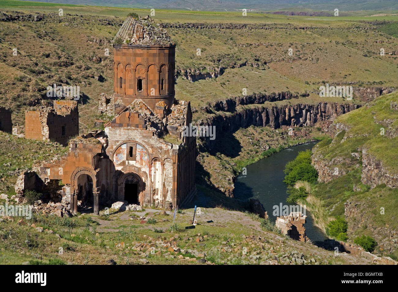 Rovine della medievale città armena di Ani e il fiume Akhurian Kars Turchia Foto Stock