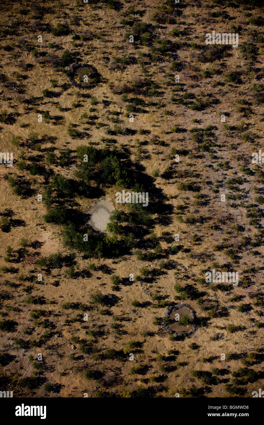 Vedute aeree di insediamenti Himba, Kaokoland, Namibia. Foto Stock
