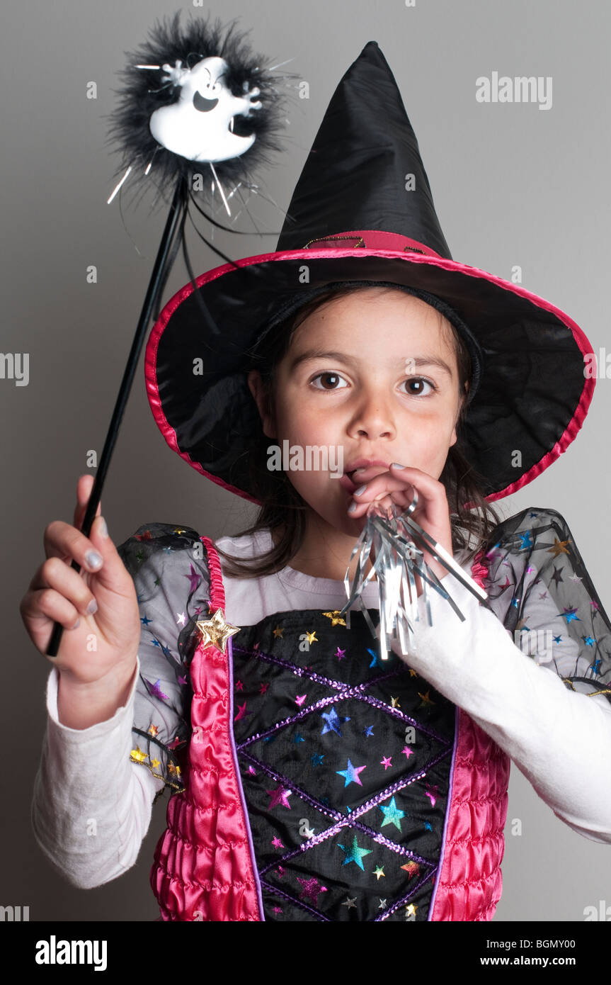 Ragazza,7-8 anni in costume di Halloween Foto Stock