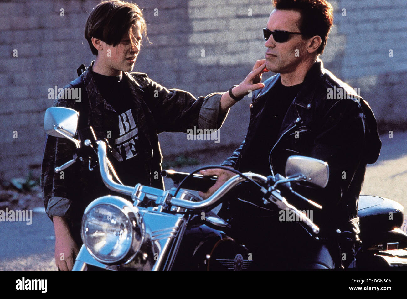 Terminator 2: il giorno del giudizio Anno : 1991 Direttore : James Cameron Edward Furlong, Arnold Schwarzenegger Foto Stock