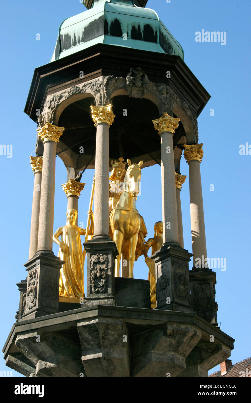 La statua equestre di Magdeburg Horseman / Magdeburger Reiter al Alter Markt, di Magdeburgo, Sassonia-Anhalt, Germania Foto Stock