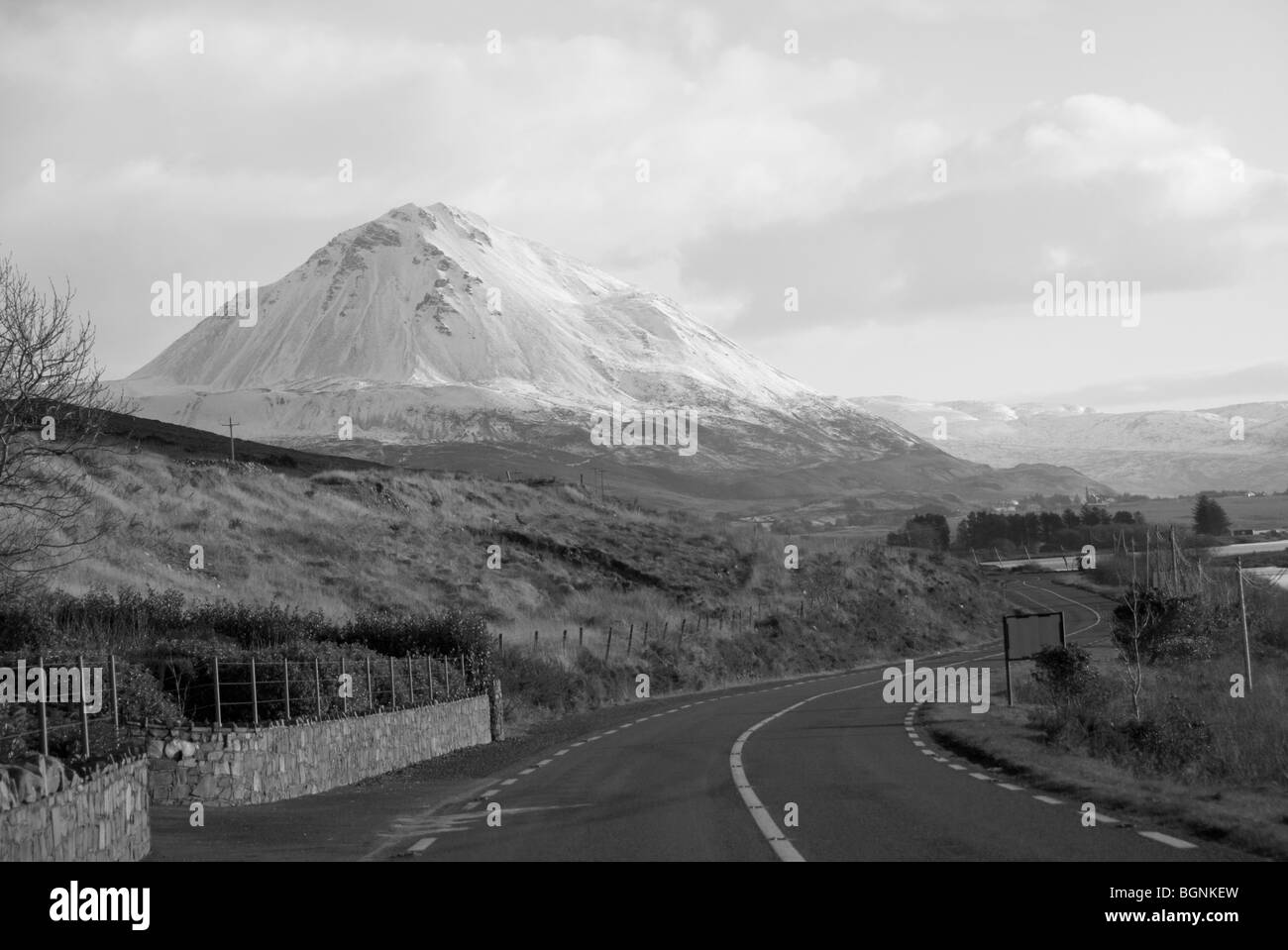 Coperta di neve Mount Errigal Donegal, Foto Stock