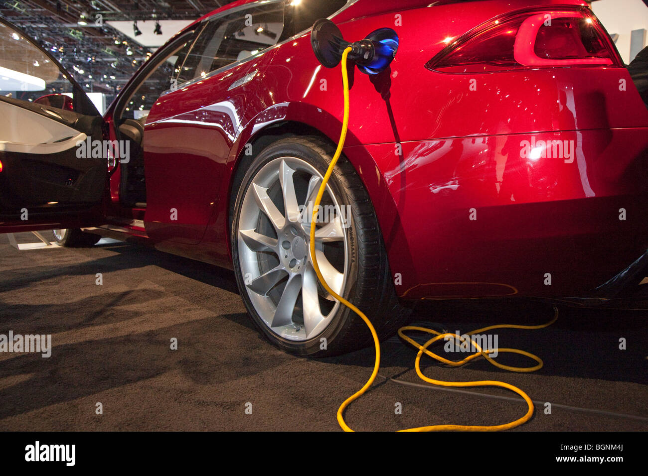 La Tesla Model S vettura sportiva elettrica Foto Stock