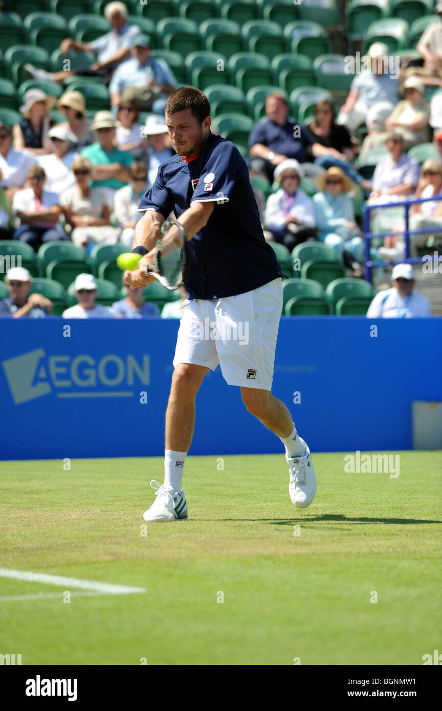 Joshua Goodall in azione al Aegon International 2009 Tennis campionati a Devonshire Park Eastbourne Foto Stock