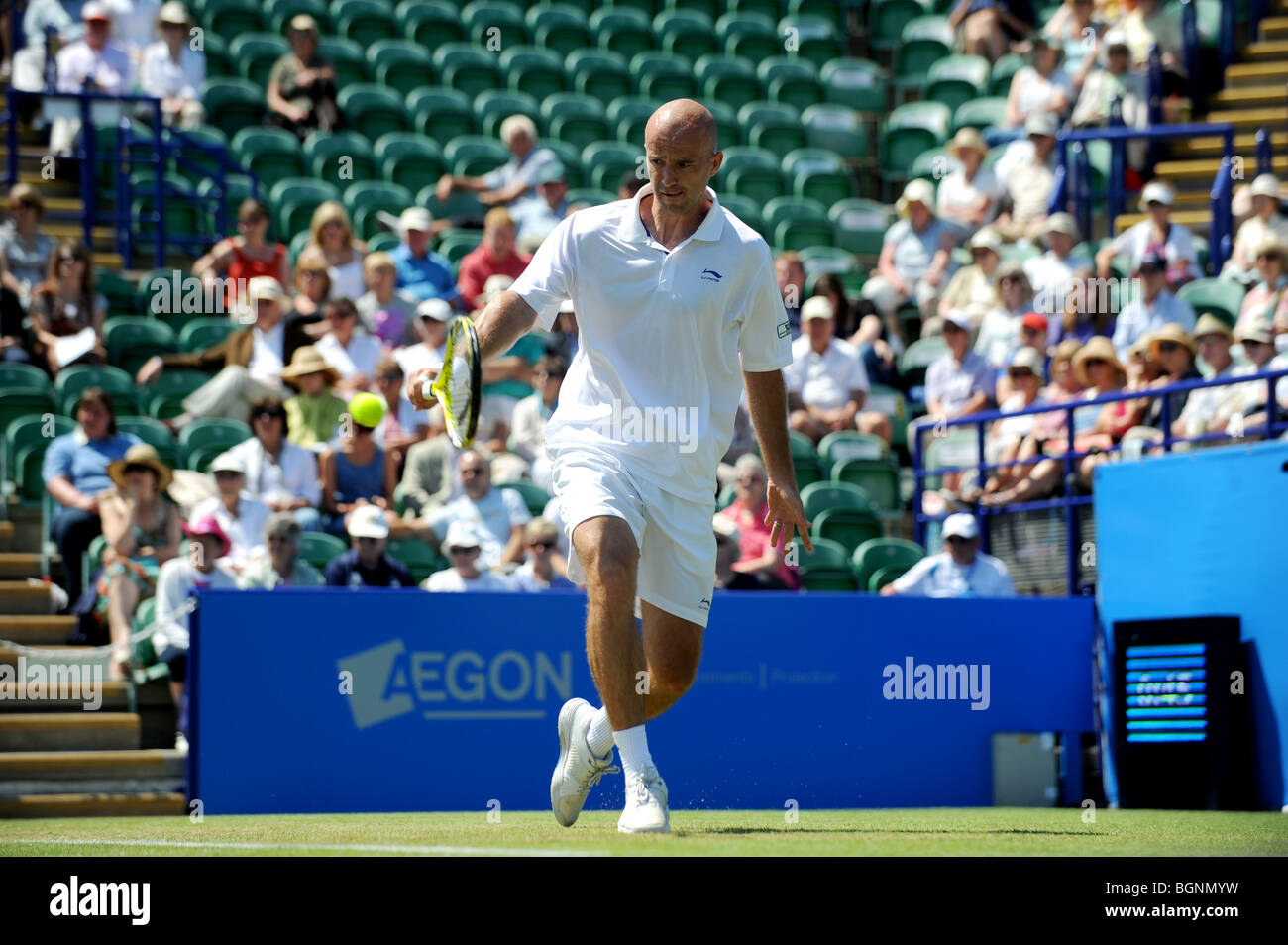 Ivan Ljubicic in azione al Aegon International 2009 Tennis campionati a Devonshire Park Eastbourne Foto Stock