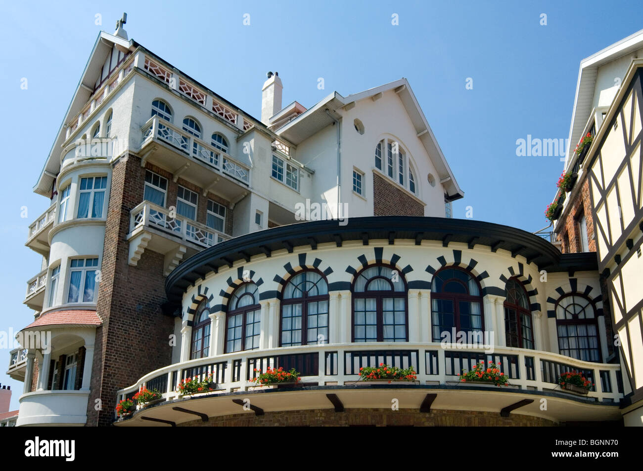 Case in stile Belle Époque del consession alla località balneare di De Haan, Fiandre Occidentali, Belgio Foto Stock