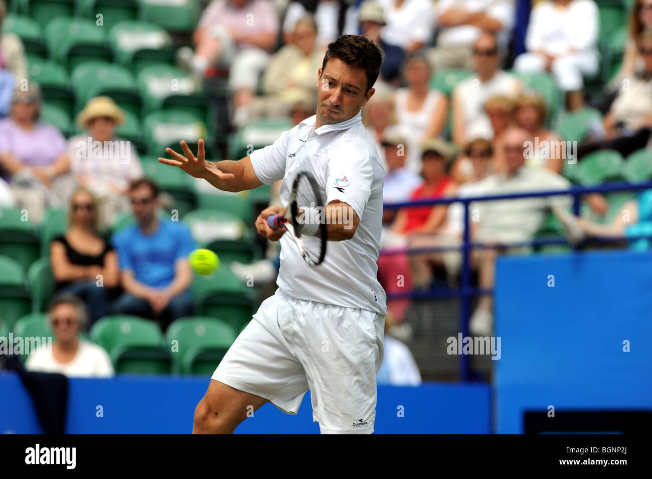 Alex Bogdanovic in azione durante il til Aegon International 2009 Tennis campionati a Devonshire Park Eastbourne Foto Stock