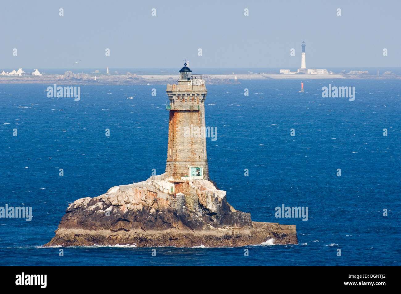 Fari di Phare de la Vieille e il programma Phare de Sein, Pointe du Raz, Plogoff, Finistère Bretagna, Francia Foto Stock