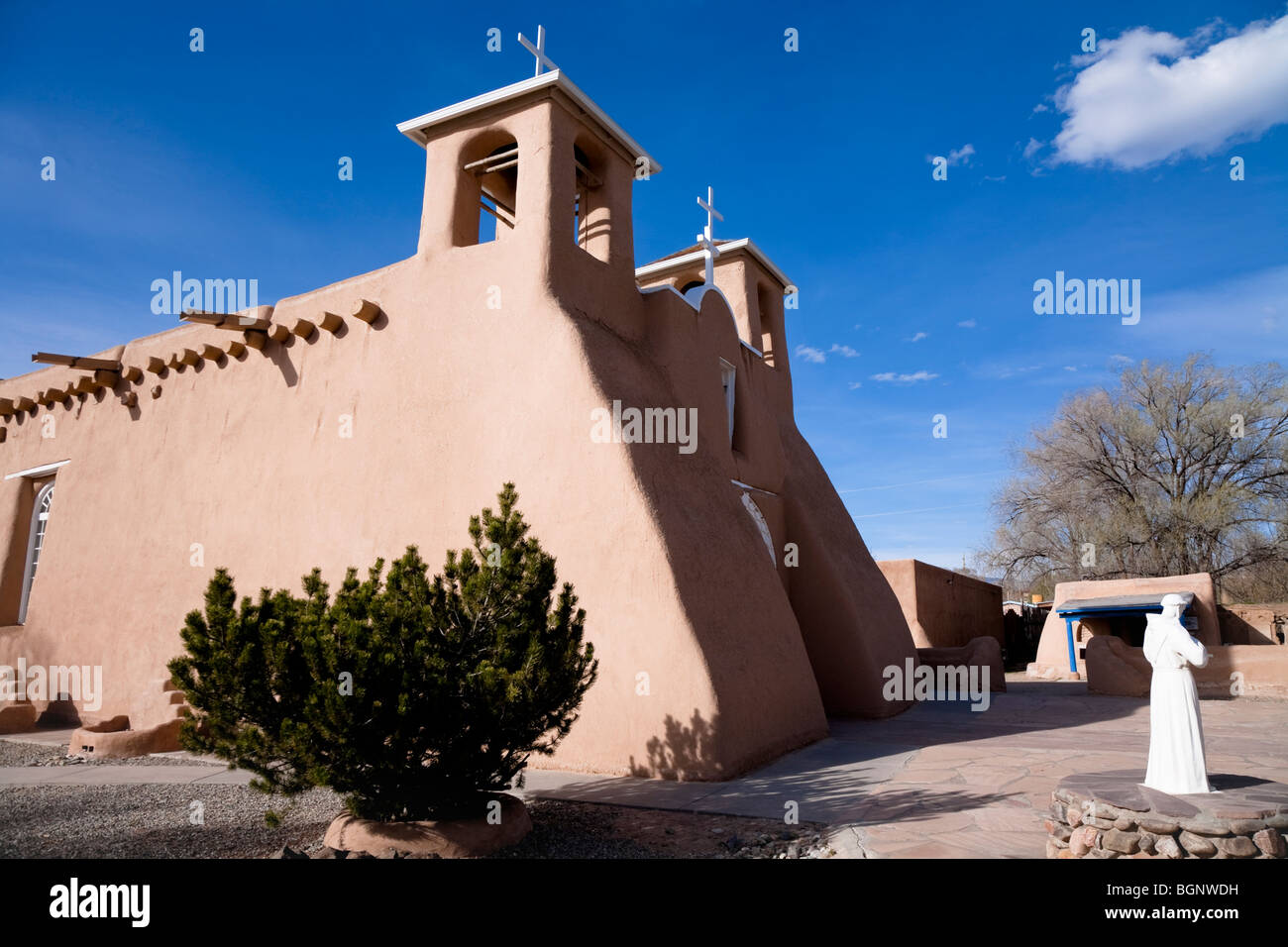 San Francisco de Asis Chiesa, Rancho De Taos, Nuovo Messico. Questa missione di adobe è stato costruito tra il 1813 e il 1815. Foto Stock