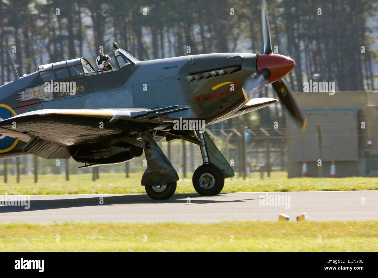 Uragano PZ865 (Mk IIc) dalla Battaglia di Bretagna Memorial Volo a RAF Leuchars Airshow 2009, Fife, Scozia Foto Stock