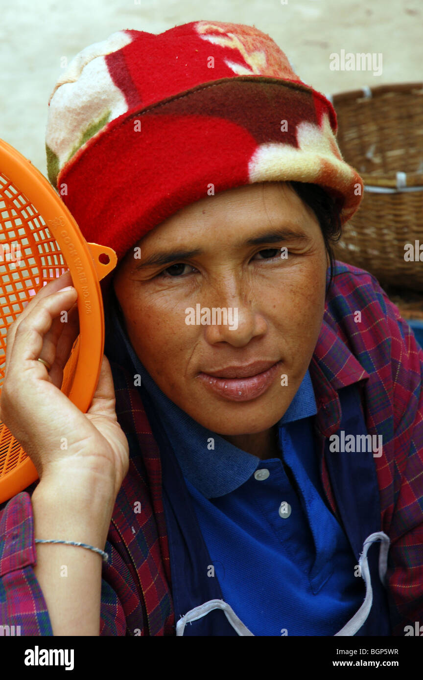 Popolo birmano nei mercati di Tachileik, MYANMAR Foto Stock