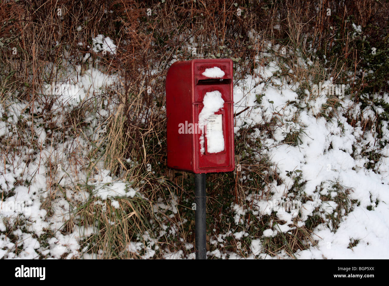 Royal Mail casella postale nella neve Foto Stock