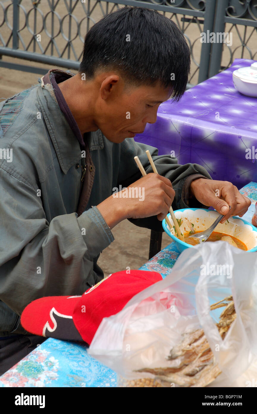 Popolo birmano nei mercati di Tachileik, MYANMAR Foto Stock