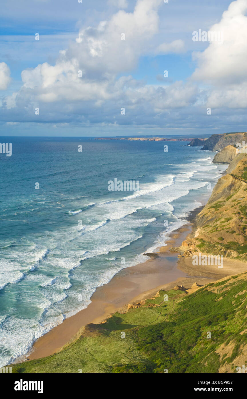 Vista da scogliere di Cordama (spiaggia Praia da Cordama) costa atlantica della regione portoghese dell'Algarve EU Europe Foto Stock