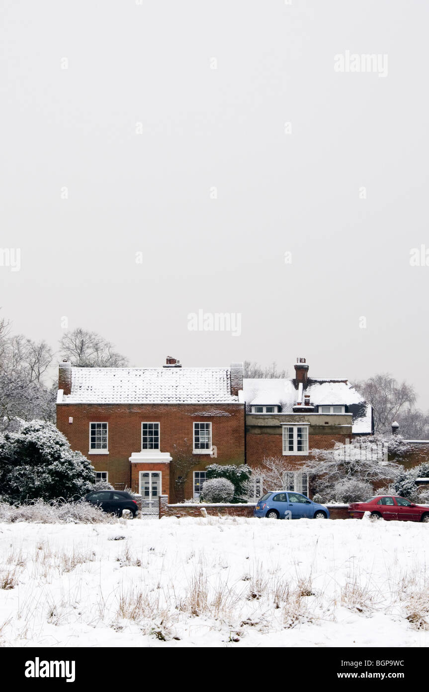 Casa su Chilehurst Common nella neve. Foto Stock