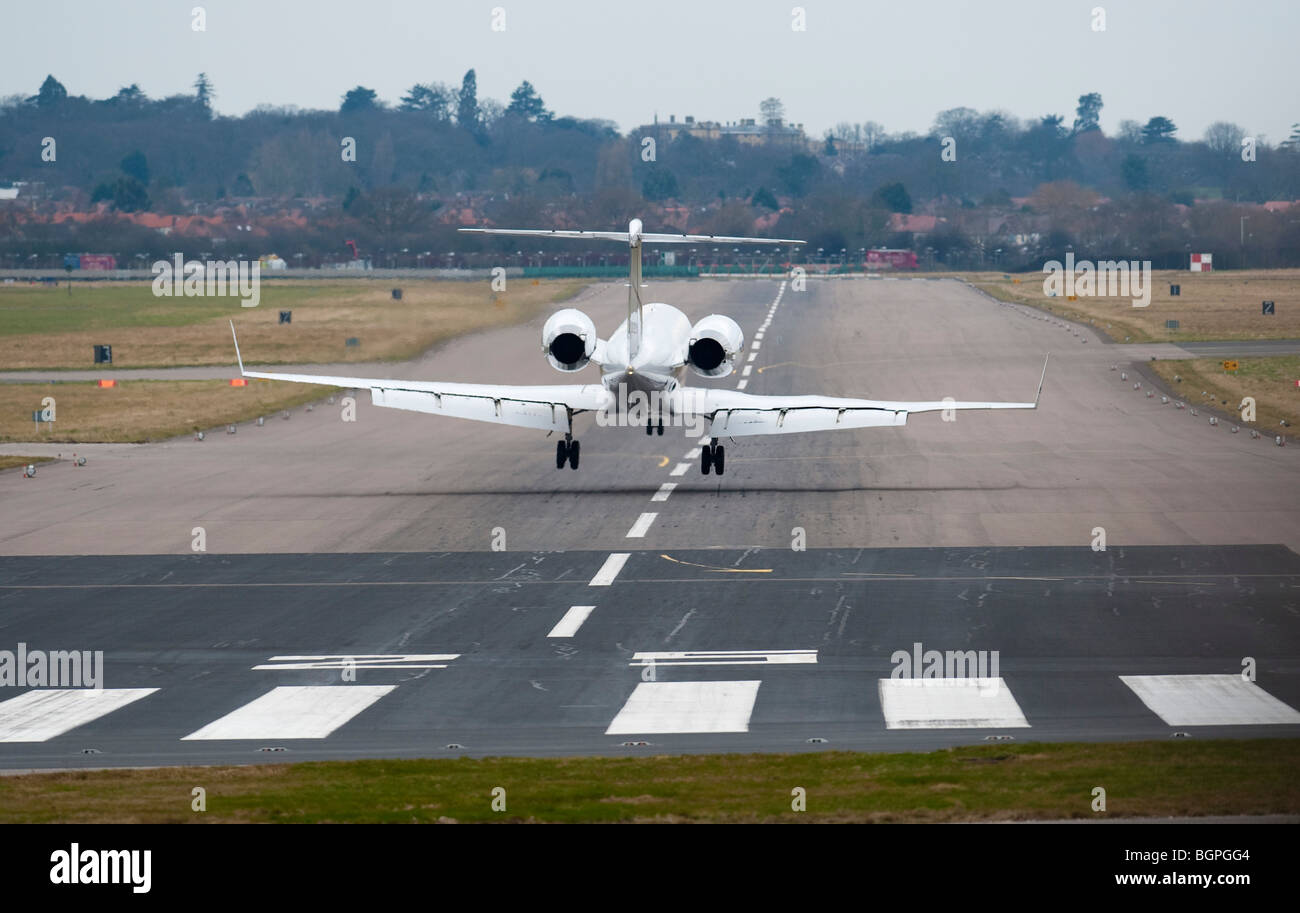 Aerei di atterraggio a RAF Northolt Airfield Foto Stock