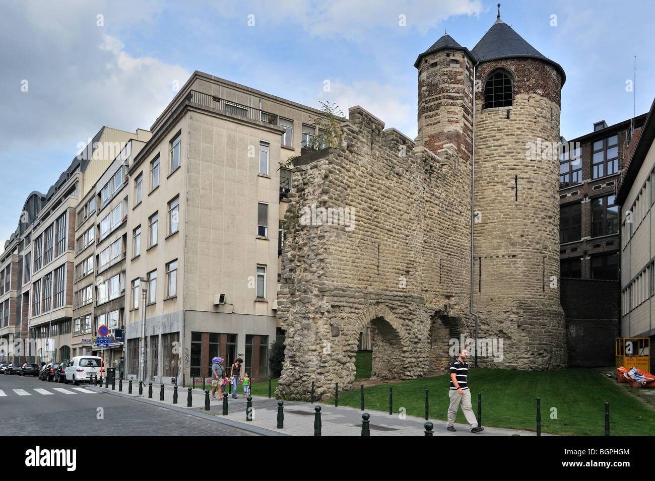 Rovine della vecchia città medievale di parete e di Anneessens Tower, Bruxelles, Belgio Foto Stock