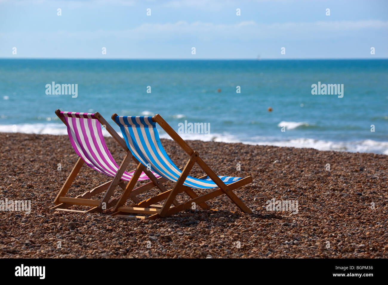 sedie-a-sdraio-nel-mare-immagini-e-fotografie-stock-ad-alta-risoluzione