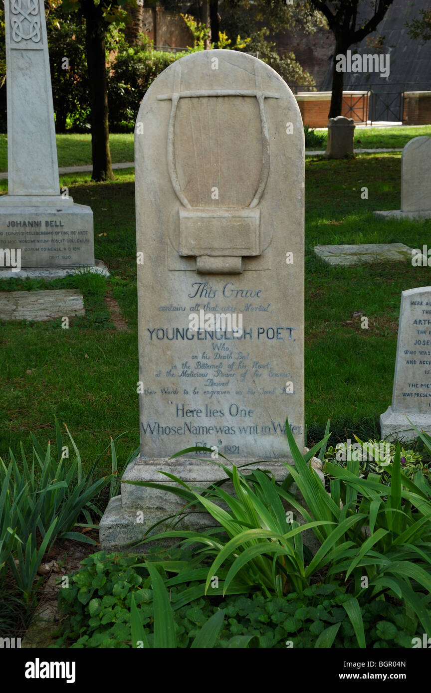 Tomba del poeta inglese John Keats, Cimitero Protestante di Roma, Italia Foto Stock