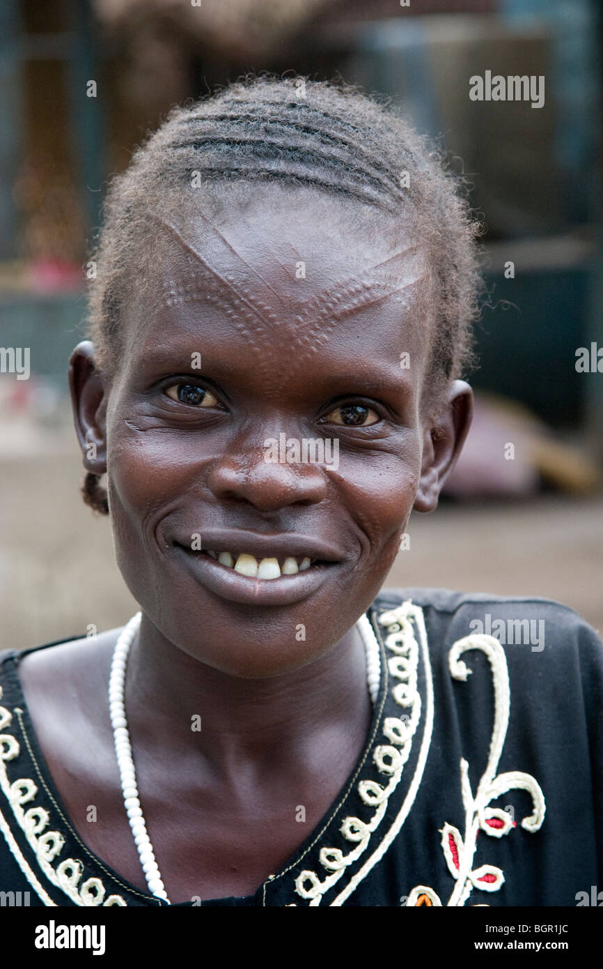 Dinka donna nel Sudan meridionale Foto Stock