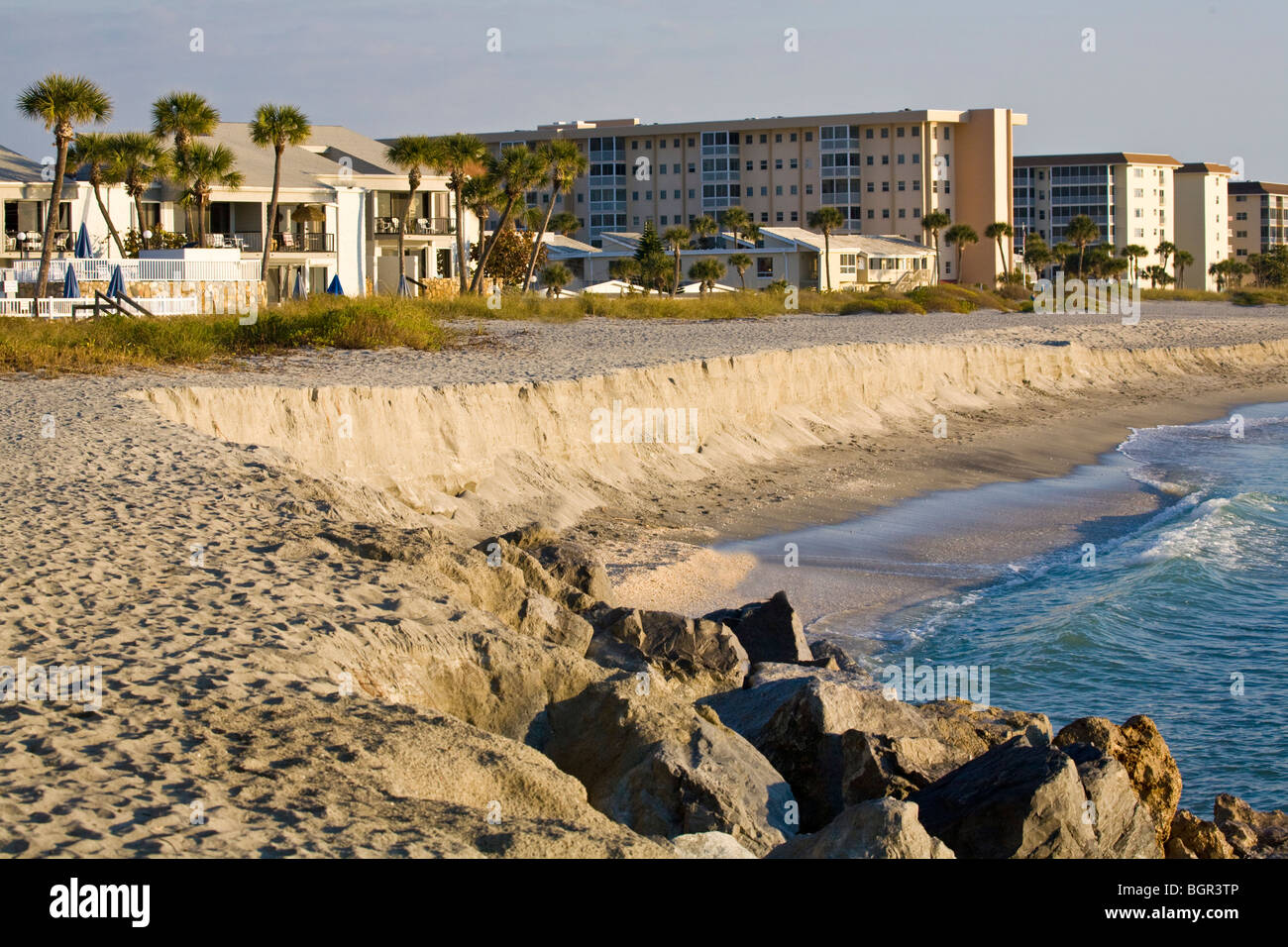 Spiaggia erosione su Venezia spiaggia vicino al molo sud in Florida Venezia sul Golfo del Messico Foto Stock