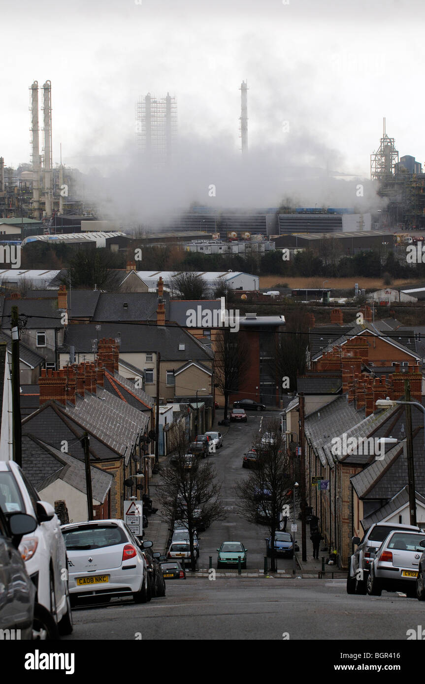 Dow Corning global Chemical company stabilimento di Barry South Glamorgan Wales UK visto da Kenilworth Road nella zona Cadexton Foto Stock