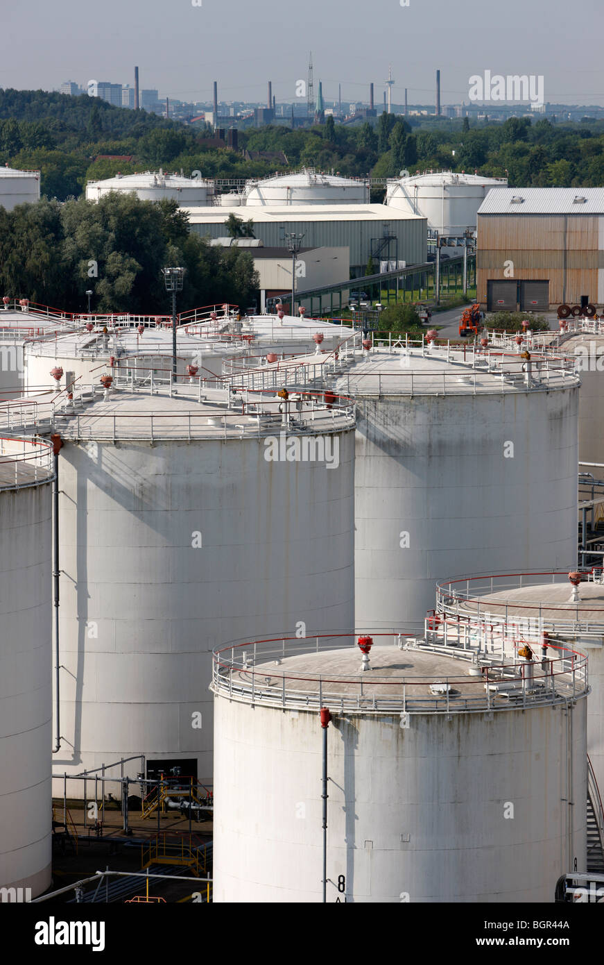 I serbatoi di stoccaggio del tedesco BP AG, Gelsenkirchen, NRW, Germania Foto Stock