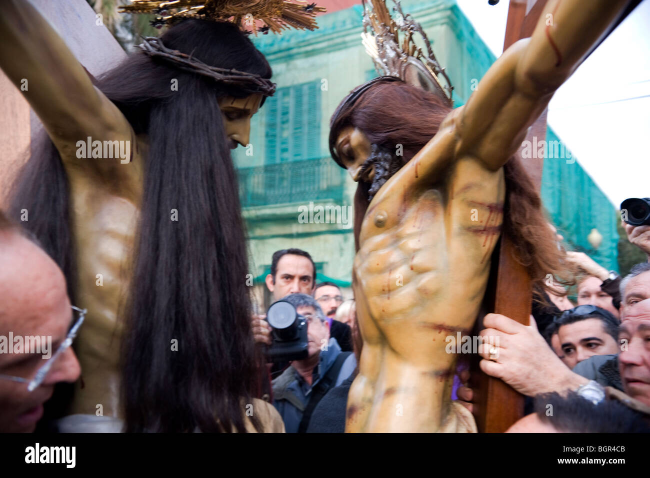 La Santa Pasqua processione in El Cabanyal, Valencia, Spagna. Due immagini di Cristo hanno un incontro del Venerdì Santo. Foto Stock