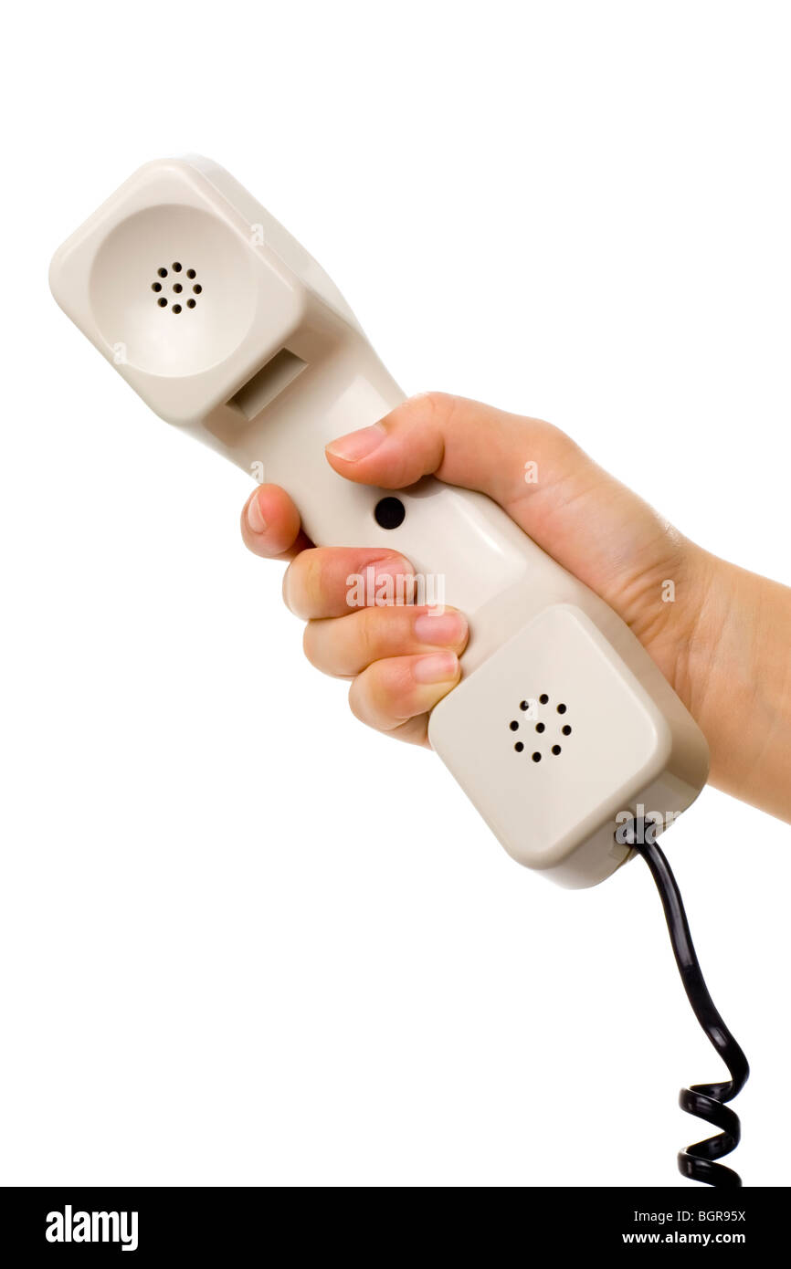 Mano che tiene una cornetta telefonica isolata su sfondo bianco Foto Stock