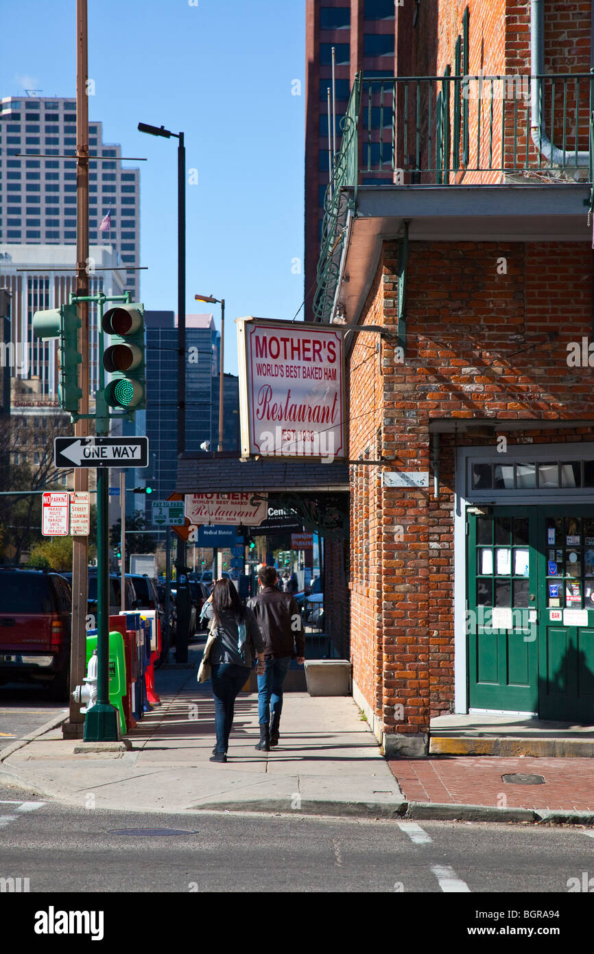 Madre del ristorante nel quartiere centrale degli affari di New Orleans, LA Foto Stock