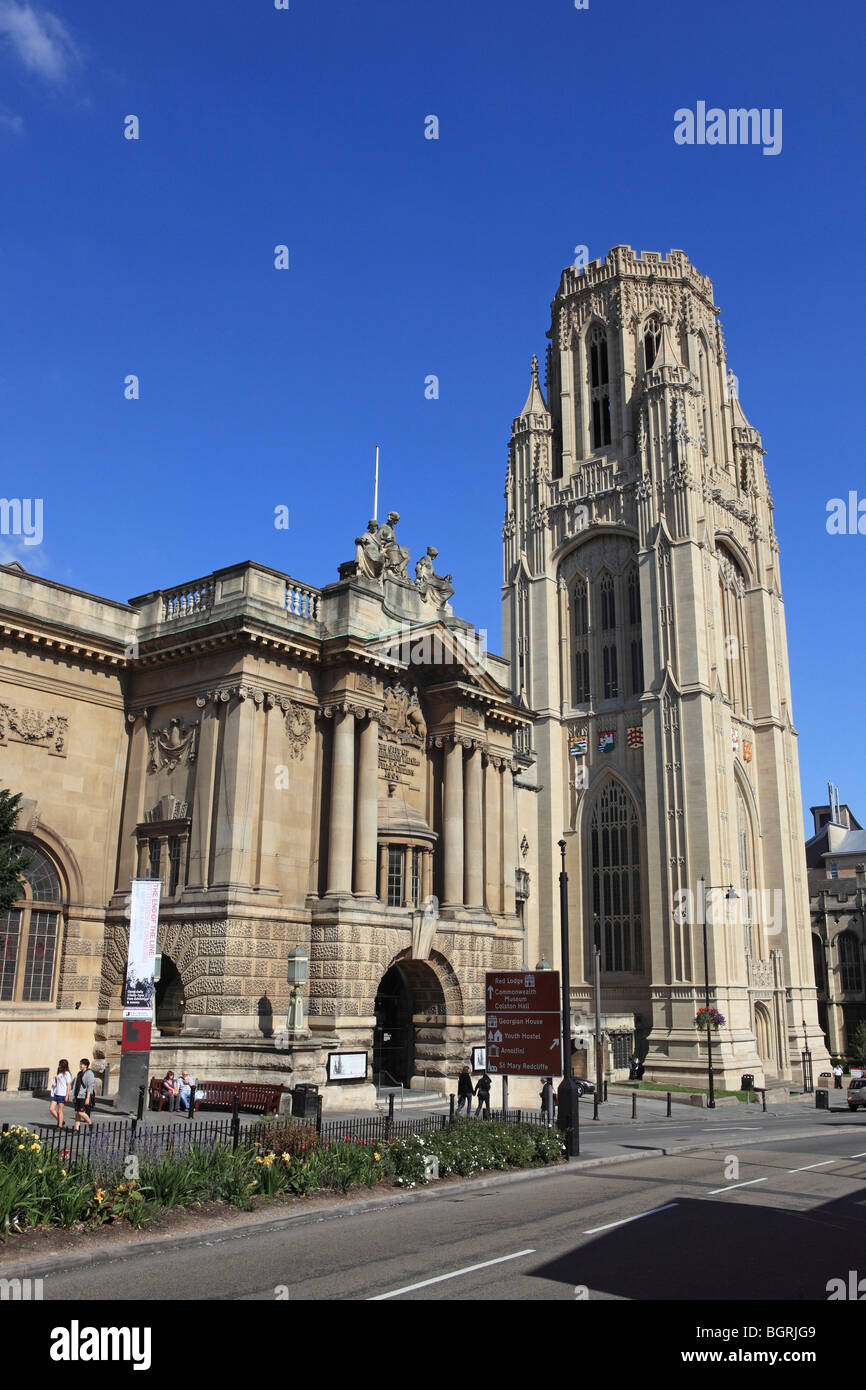 Bristol, University of Bristol Wills Memorial Building (sulla destra) e del Museo della Città di &Galleria d'arte (sulla sinistra) Foto Stock