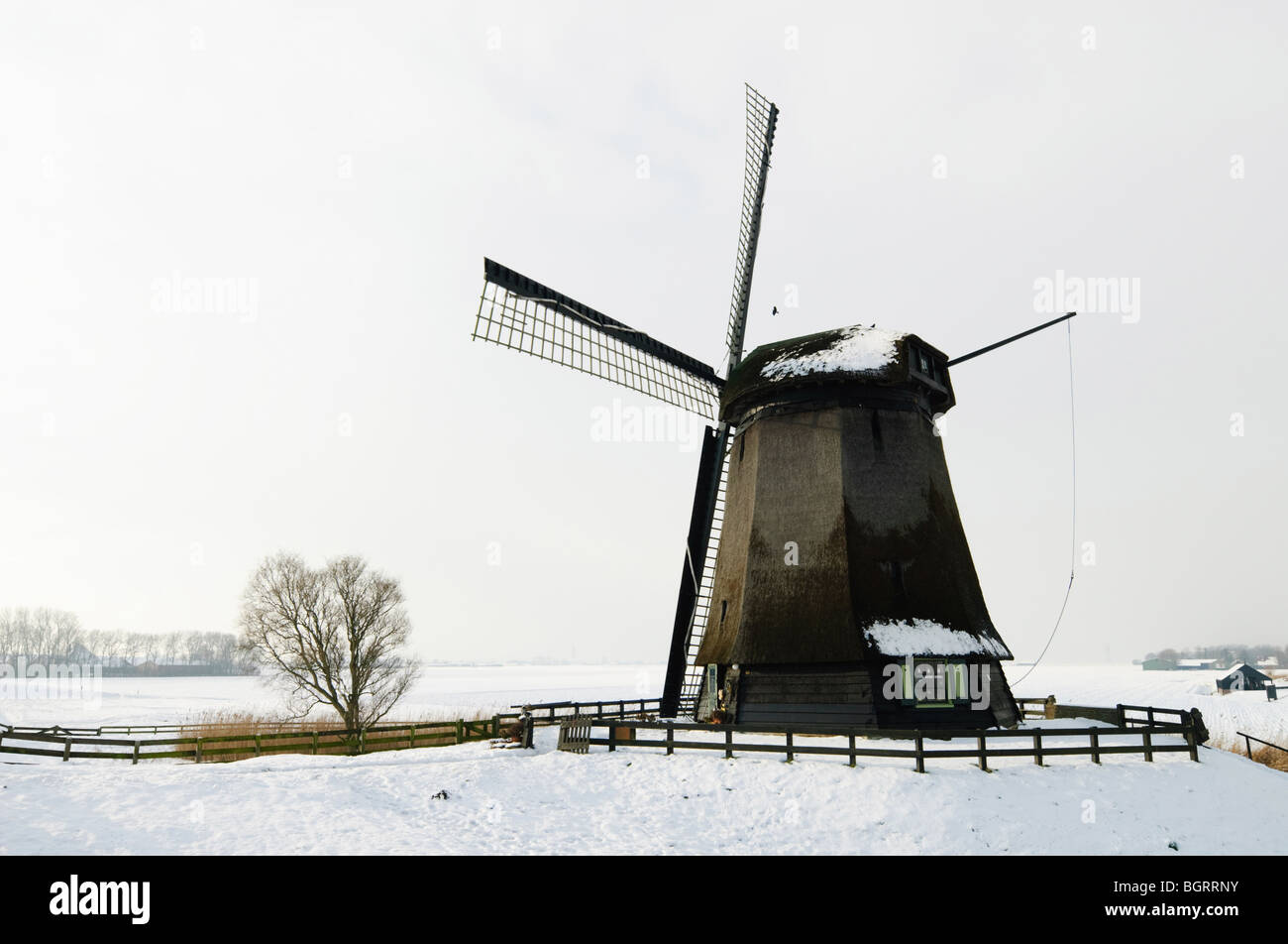 Bella winter windmill paesaggio Schermerhoorn in Paesi Bassi Foto Stock
