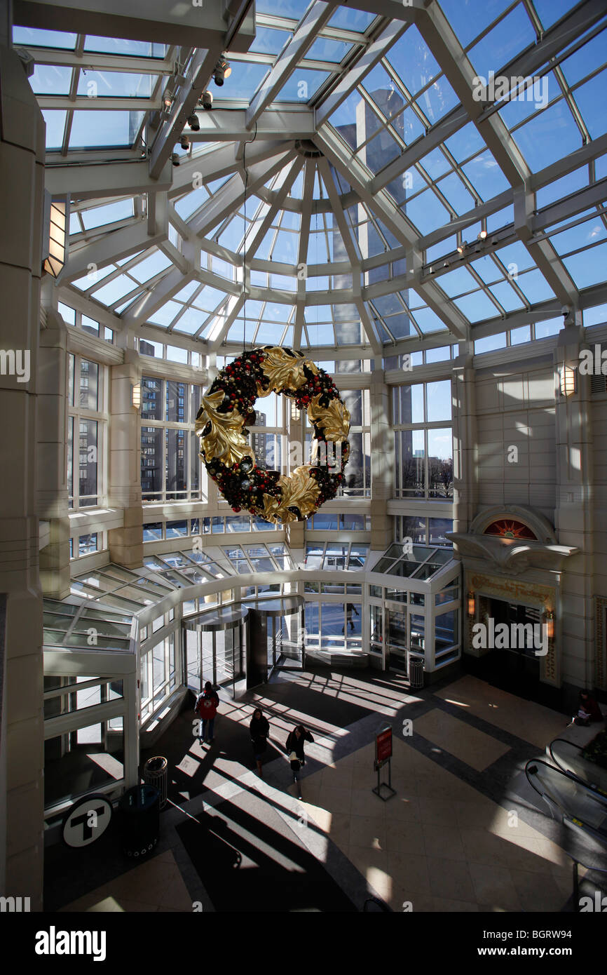 Le decorazioni di Natale, indoor shopping mall, Boston, Massachusetts Foto Stock
