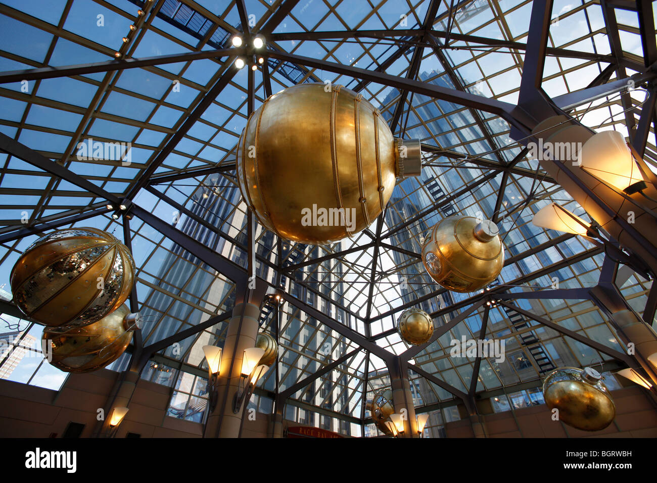 Le decorazioni di Natale, indoor shopping mall, Boston, Massachusetts Foto Stock