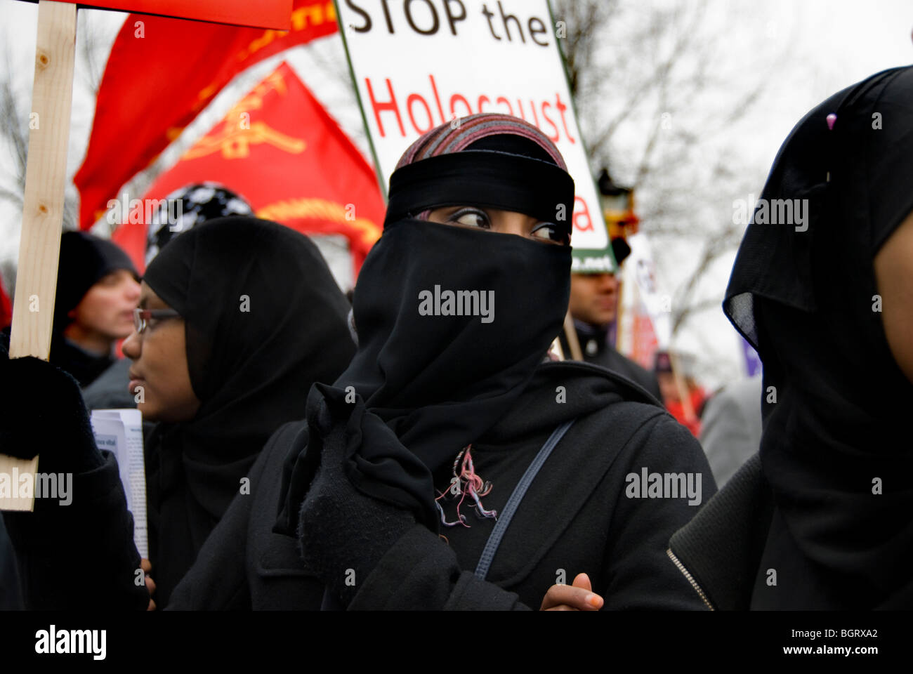 Marzo attraverso il centro di Londra per protestare il genocidio a Gaza Gen 2009 Foto Stock