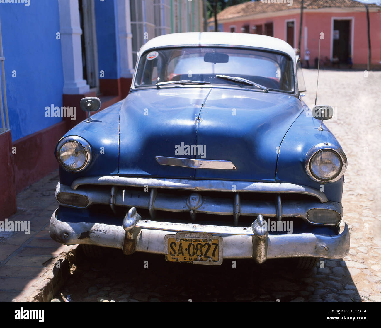 Vintage americano auto in strada, Trinidad, Sancti Spiritus, Repubblica di Cuba Foto Stock