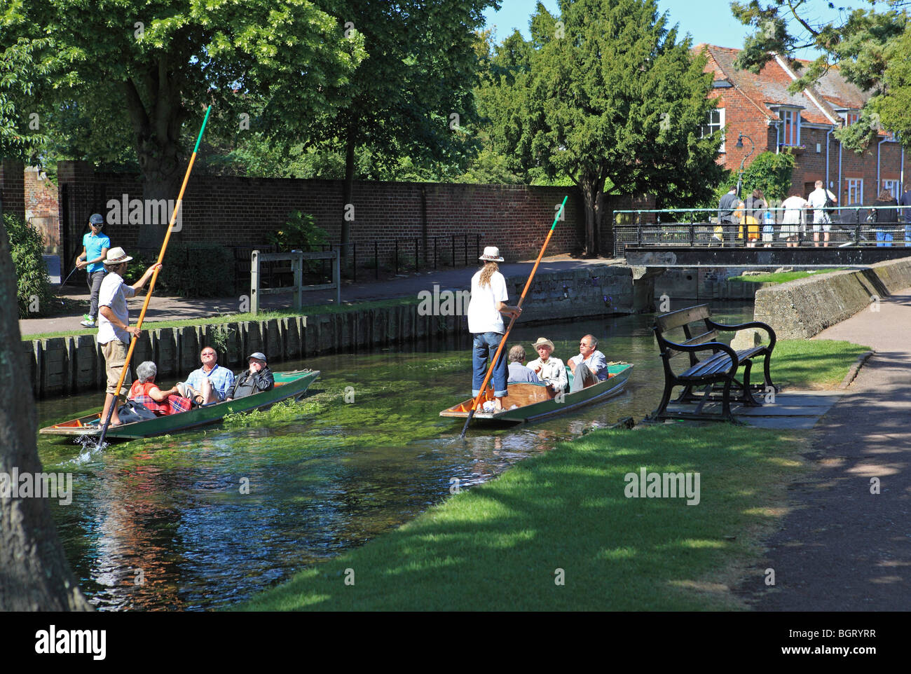 Kent, Canterbury, Westgate giardini, Grande Fiume Stour, Punting Foto Stock